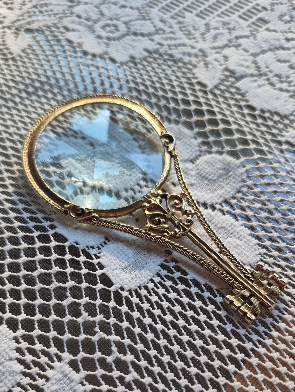Vintage Florenza Gold Toned Handheld Magnifier